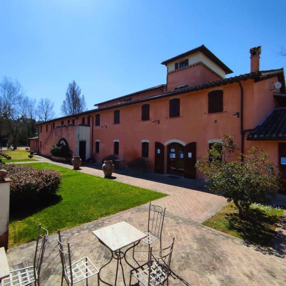 Agriturismo Il Molino Antico - 5 Girasoli 斯波莱托 外观 照片