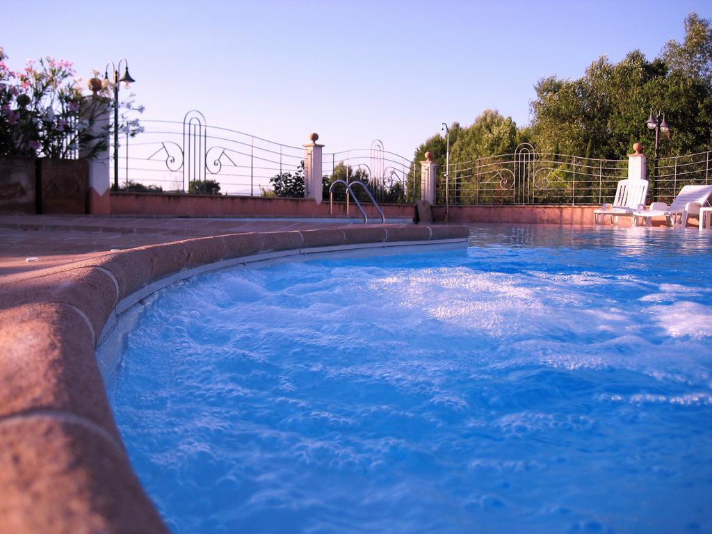 Agriturismo Il Molino Antico - 5 Girasoli 斯波莱托 外观 照片
