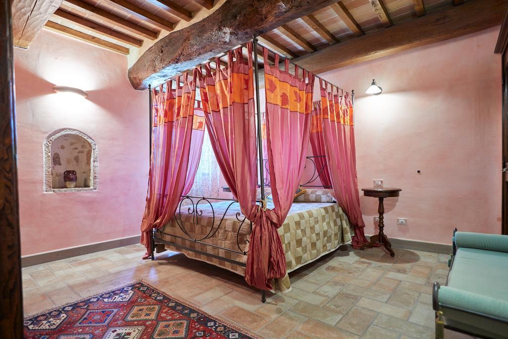 Agriturismo Il Molino Antico - 5 Girasoli 斯波莱托 外观 照片