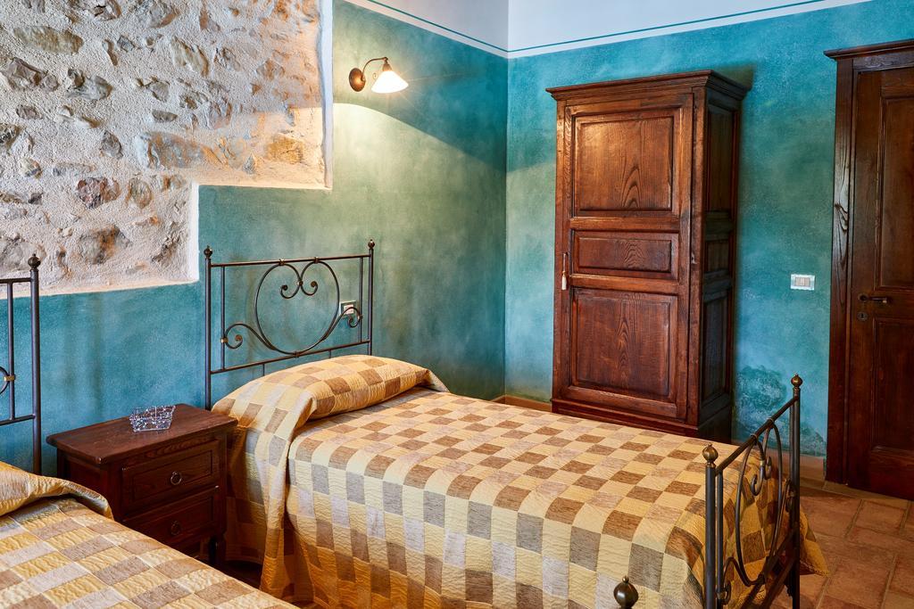 Agriturismo Il Molino Antico - 5 Girasoli 斯波莱托 外观 照片
